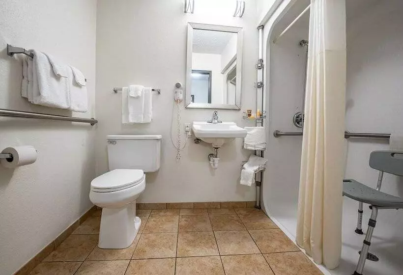 Hotelli Christopher Inn And Suites