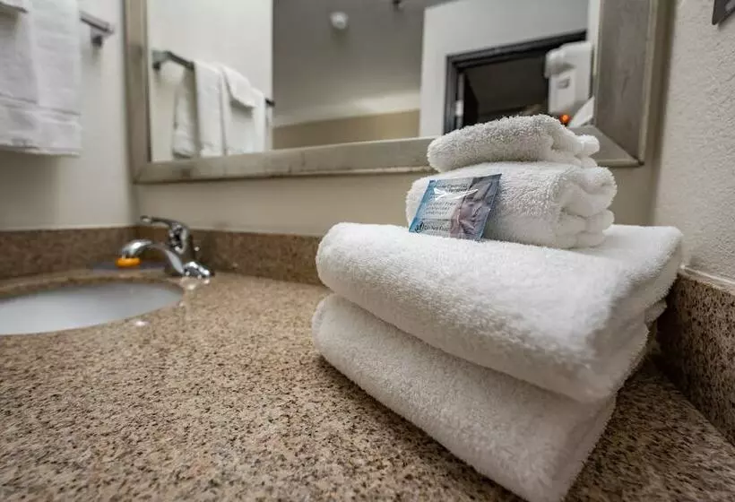 Hotelli Christopher Inn And Suites