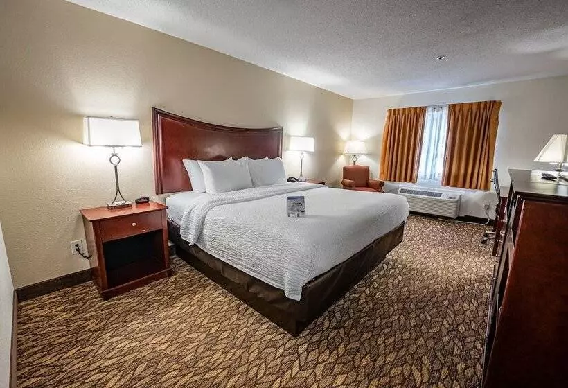 Hotelli Christopher Inn And Suites
