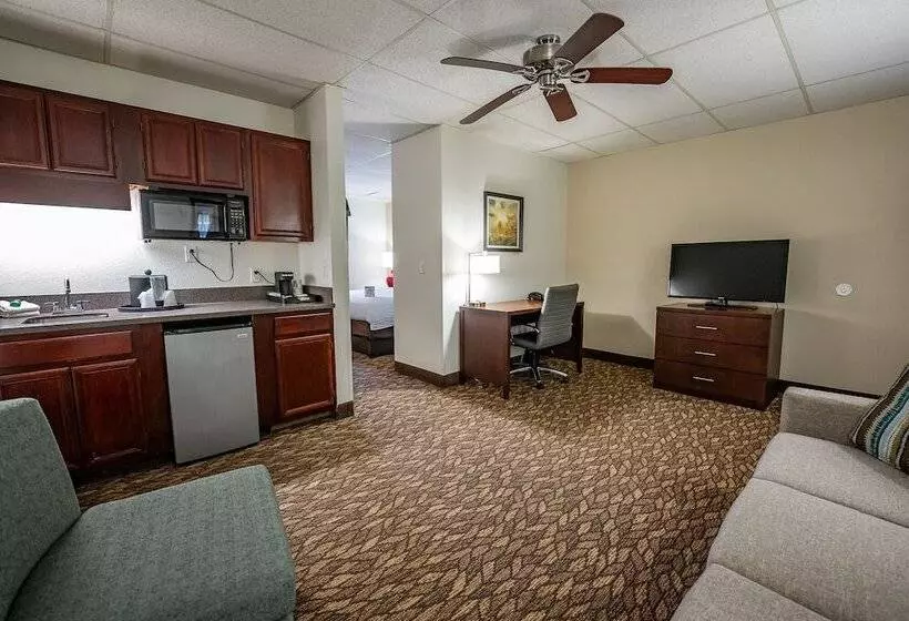 Hotelli Christopher Inn And Suites