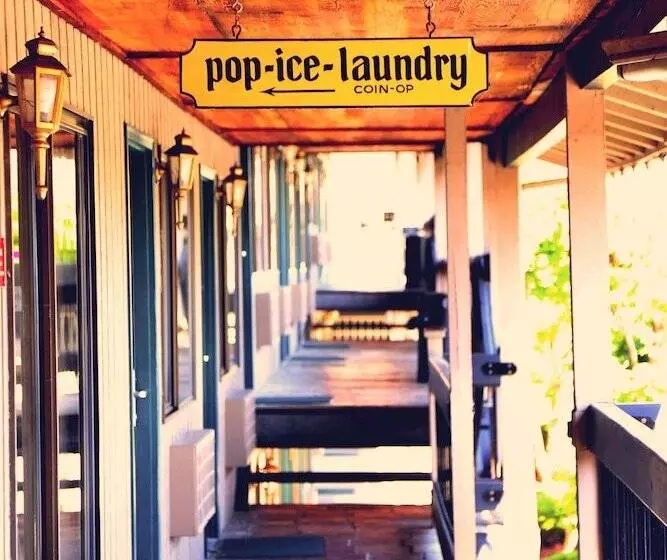 هتل Coachman Inn Oak Harbor