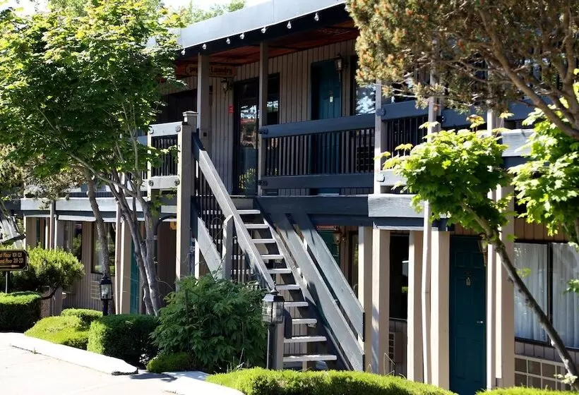 هتل Coachman Inn Oak Harbor