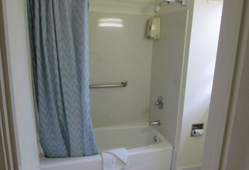 هتل Discovery Inn Monterey Bay