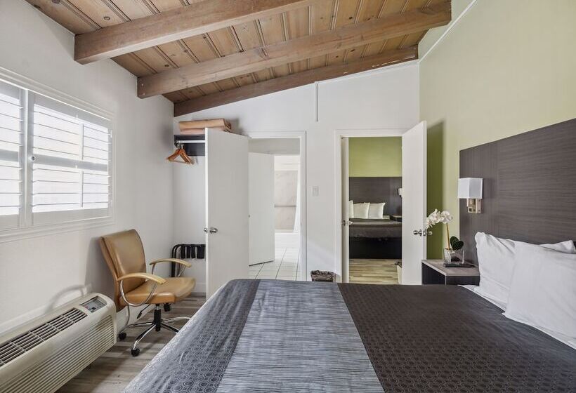 هتل Discovery Inn Monterey Bay