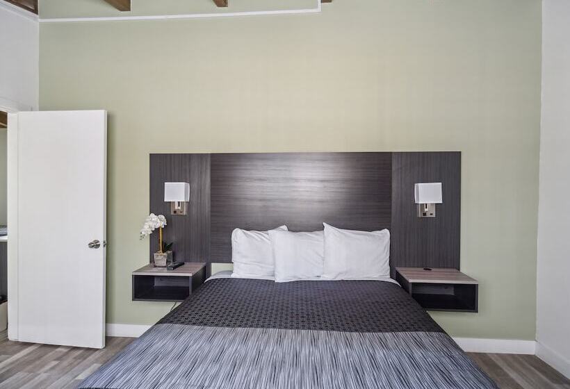 هتل Discovery Inn Monterey Bay