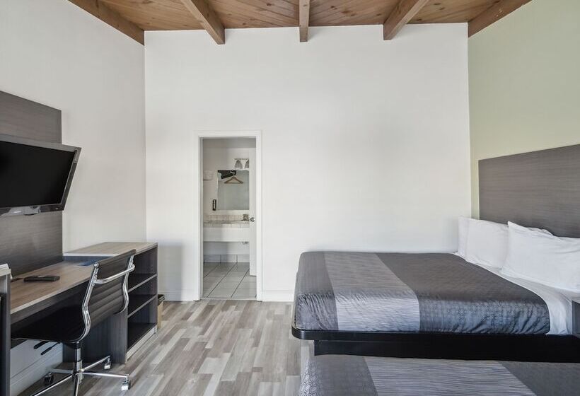 هتل Discovery Inn Monterey Bay