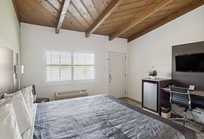 هتل Discovery Inn Monterey Bay