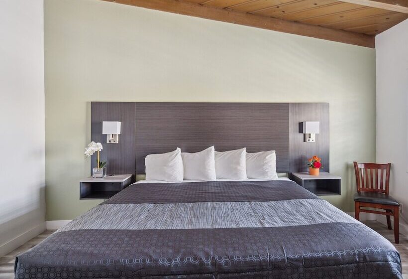 هتل Discovery Inn Monterey Bay