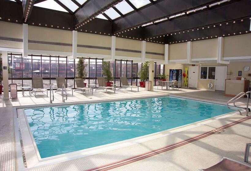 فندق Hilton St. Louis At The Ballpark