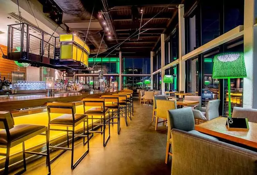 هتل Hilton St. Louis At The Ballpark