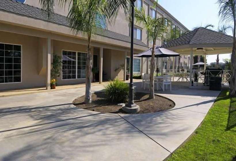 فندق Holiday Inn Express & Suites   Tulare, An Ihg