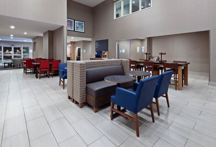 فندق Holiday Inn Express & Suites   Tulare, An Ihg