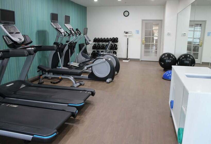 فندق Holiday Inn Express & Suites   Tulare, An Ihg