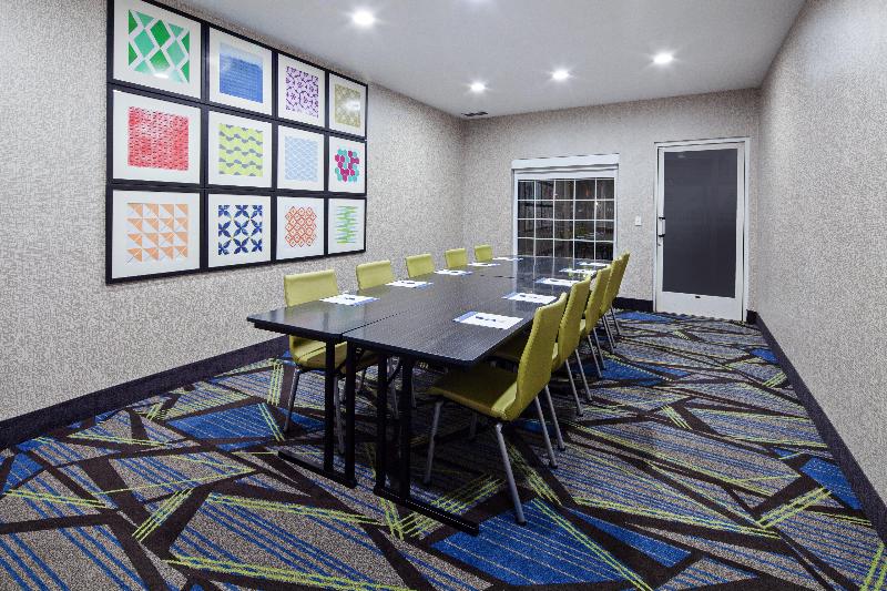 فندق Holiday Inn Express & Suites   Tulare, An Ihg