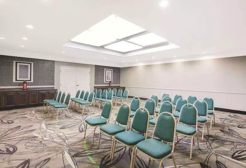 호텔 La Quinta Inn & Suites By Wyndham Beaumont West