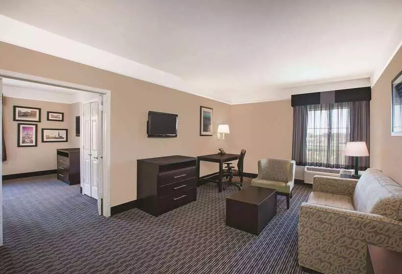 호텔 La Quinta Inn & Suites By Wyndham Beaumont West