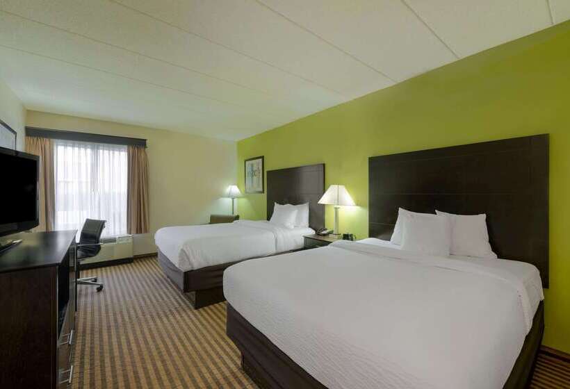 Отель La Quinta Inn & Suites By Wyndham Columbus   Grove City