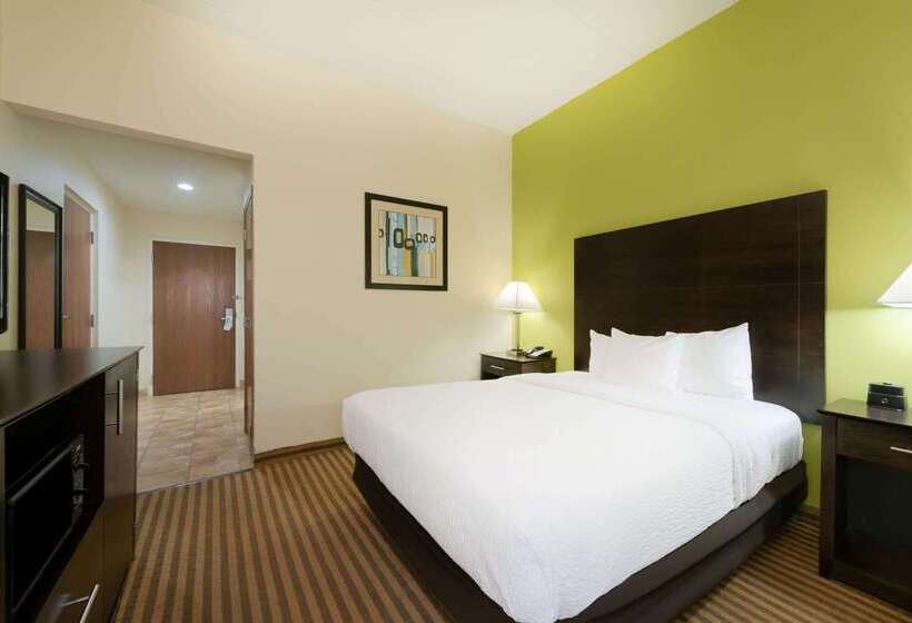 Отель La Quinta Inn & Suites By Wyndham Columbus   Grove City