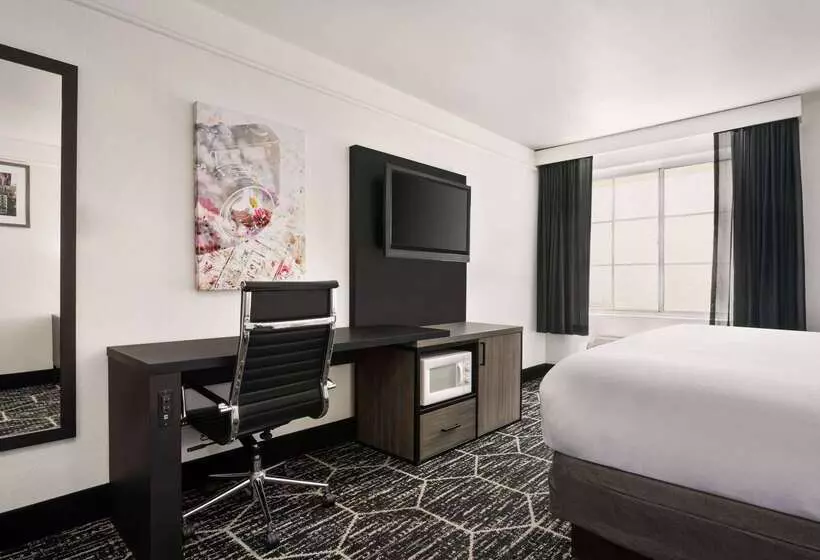 Отель La Quinta By Wyndham Hesperia Victorville