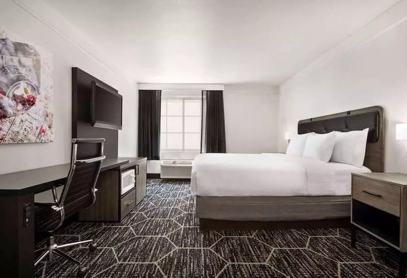 Отель La Quinta By Wyndham Hesperia Victorville