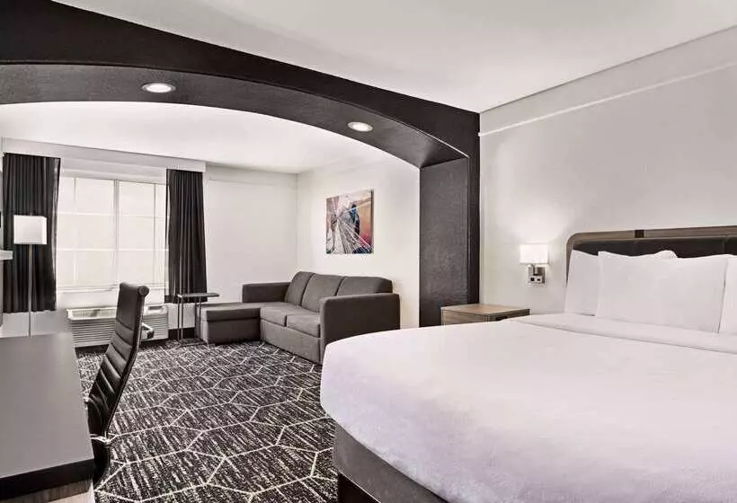 Отель La Quinta By Wyndham Hesperia Victorville