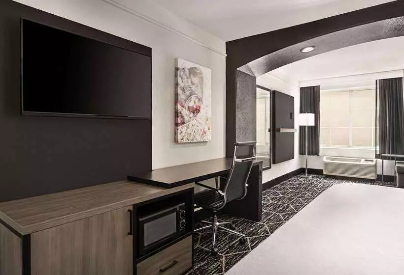 Отель La Quinta By Wyndham Hesperia Victorville