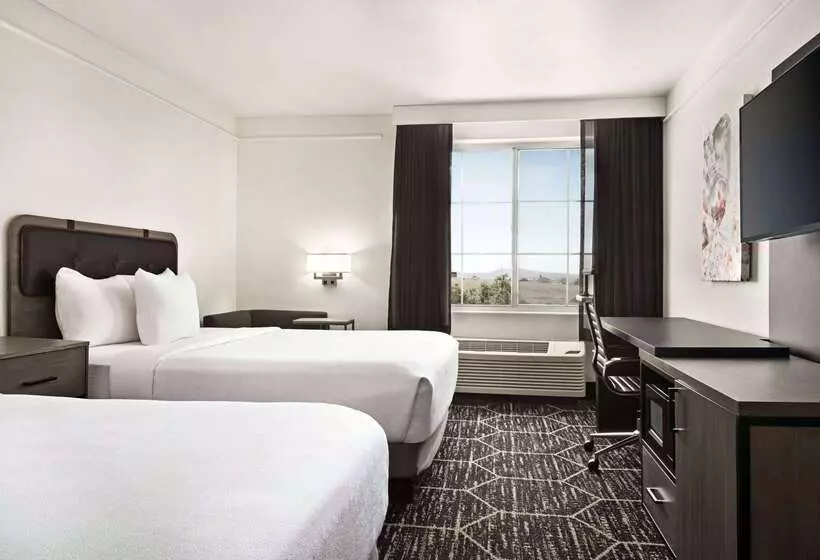 Отель La Quinta By Wyndham Hesperia Victorville