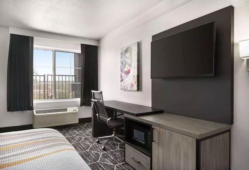 Отель La Quinta By Wyndham Hesperia Victorville