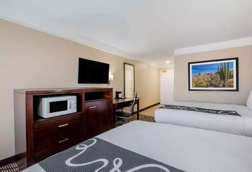 Отель La Quinta By Wyndham Hesperia Victorville