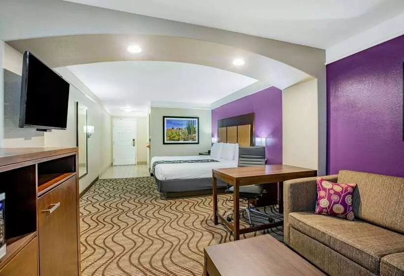 Отель La Quinta By Wyndham Hesperia Victorville