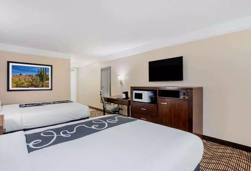 Отель La Quinta By Wyndham Hesperia Victorville