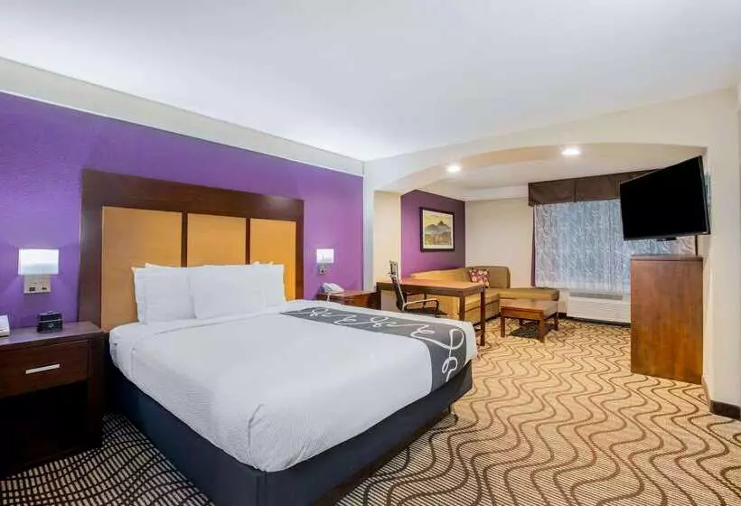 Отель La Quinta By Wyndham Hesperia Victorville