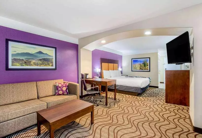 Отель La Quinta By Wyndham Hesperia Victorville