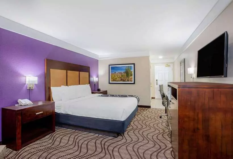 Отель La Quinta By Wyndham Hesperia Victorville