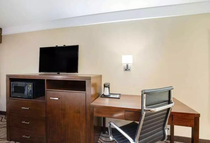 Отель La Quinta By Wyndham Hesperia Victorville