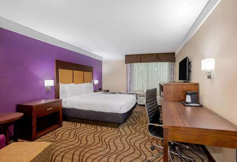 Отель La Quinta By Wyndham Hesperia Victorville