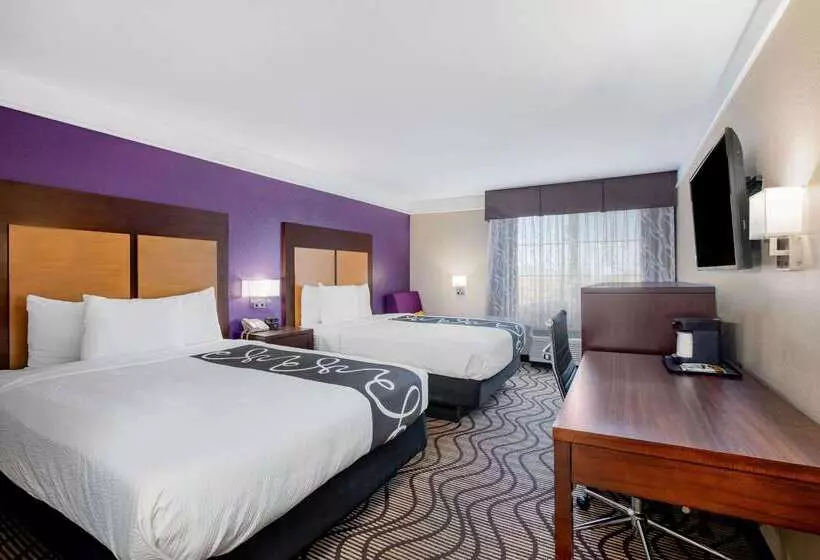 Отель La Quinta By Wyndham Hesperia Victorville