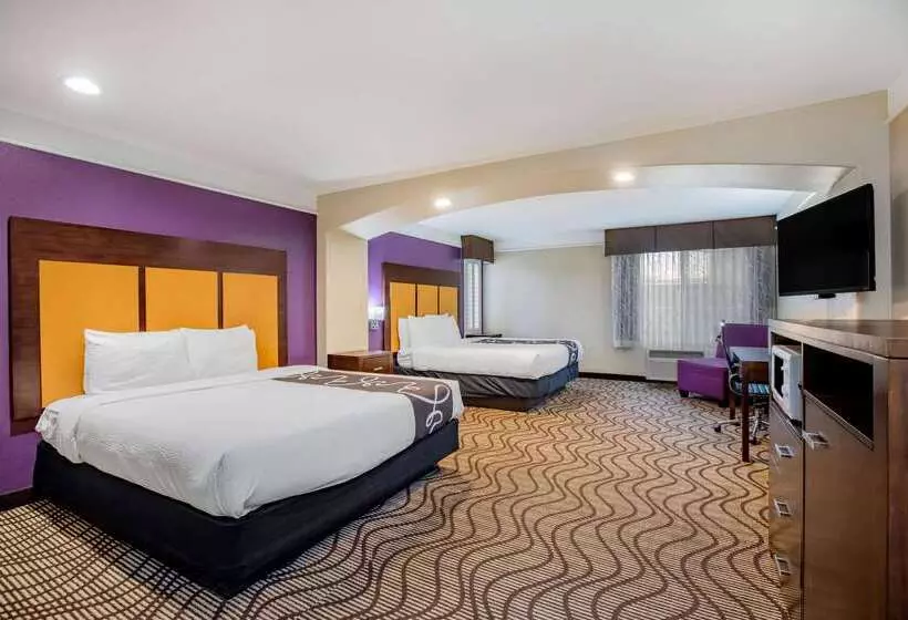 Отель La Quinta By Wyndham Hesperia Victorville