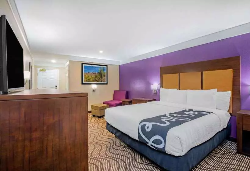 Отель La Quinta By Wyndham Hesperia Victorville