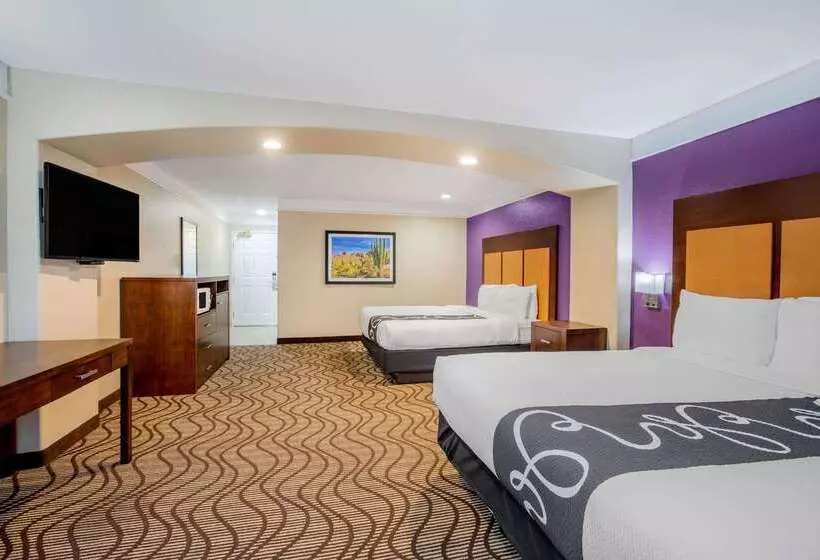 Отель La Quinta By Wyndham Hesperia Victorville