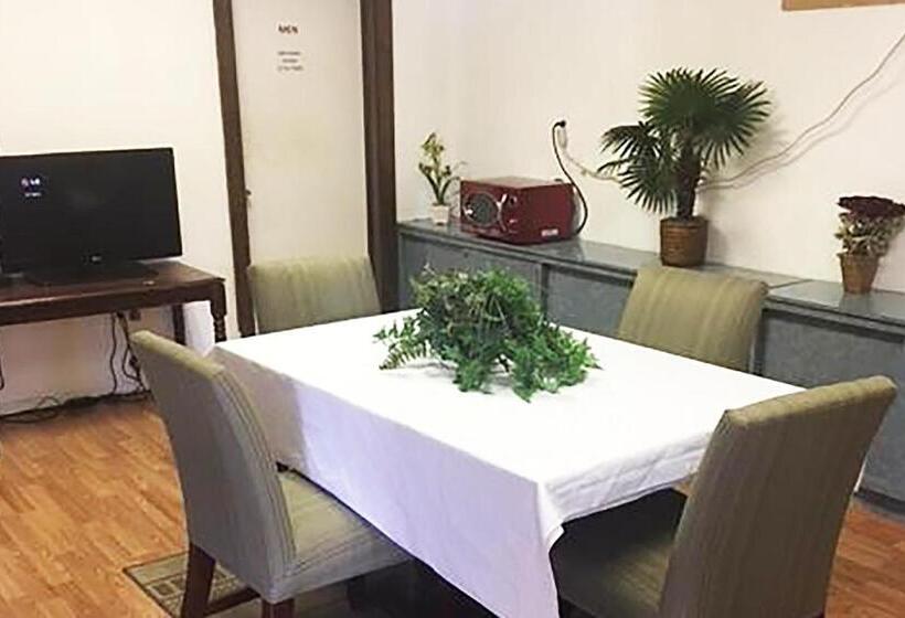 فندق Micanopy Inn