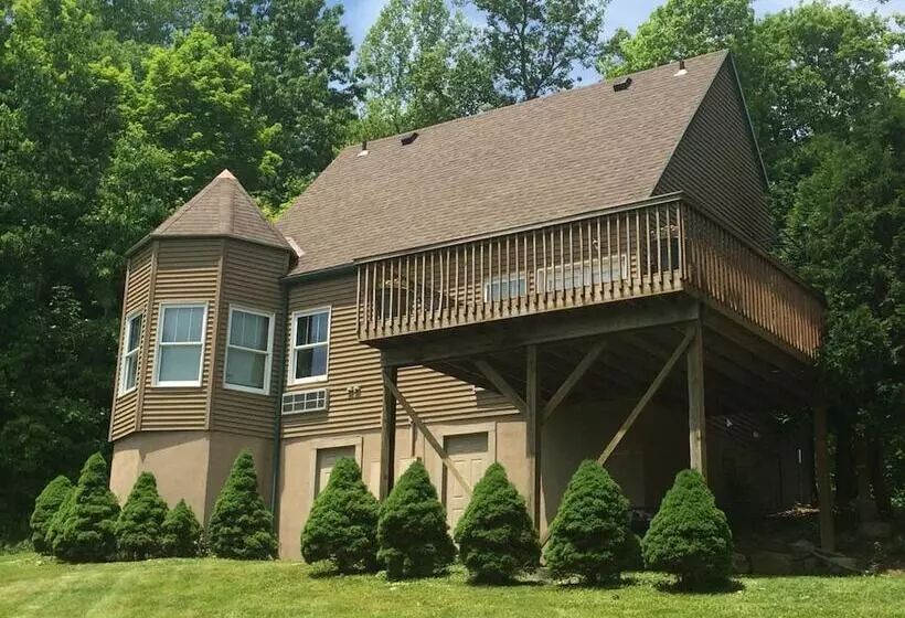 호텔 Spruce Hill Inn & Cottages