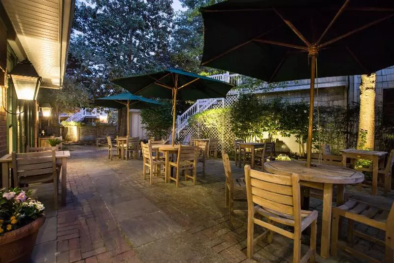 هتل The Bellmoor Inn And Spa