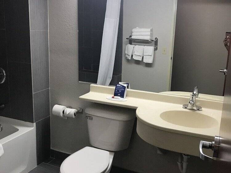 Microtel Inn & Suites Urbandale