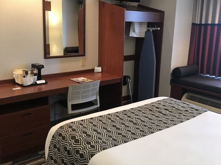 Microtel Inn & Suites Urbandale