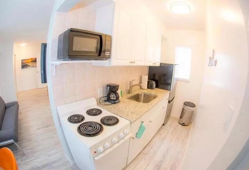 モーテル St. Pete Beach Suites