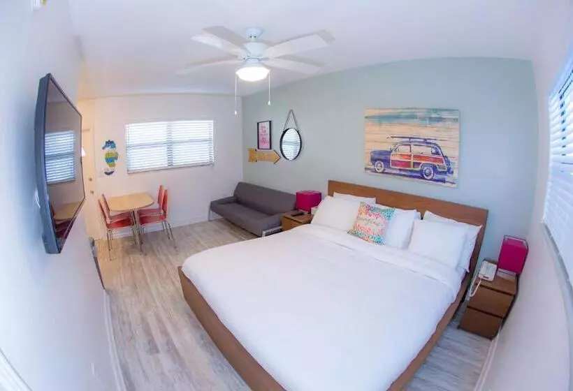 モーテル St. Pete Beach Suites