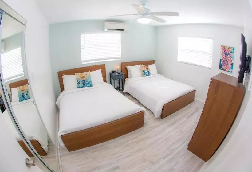 モーテル St. Pete Beach Suites