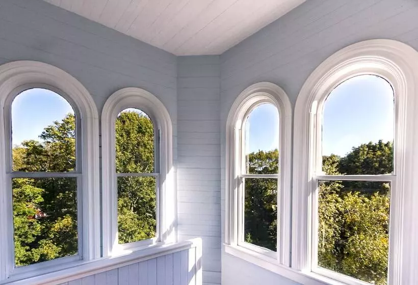 The Hotel Marblehead