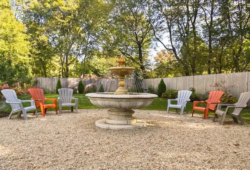 The Hotel Marblehead